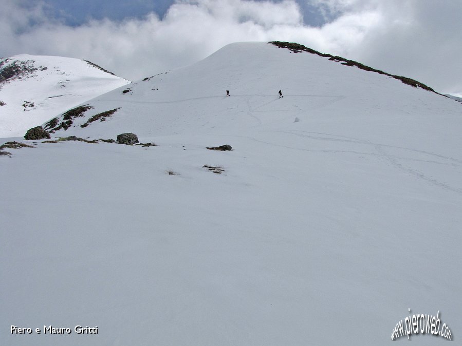 20 Mauro e Claudia ascendono al Corno Stella.jpg